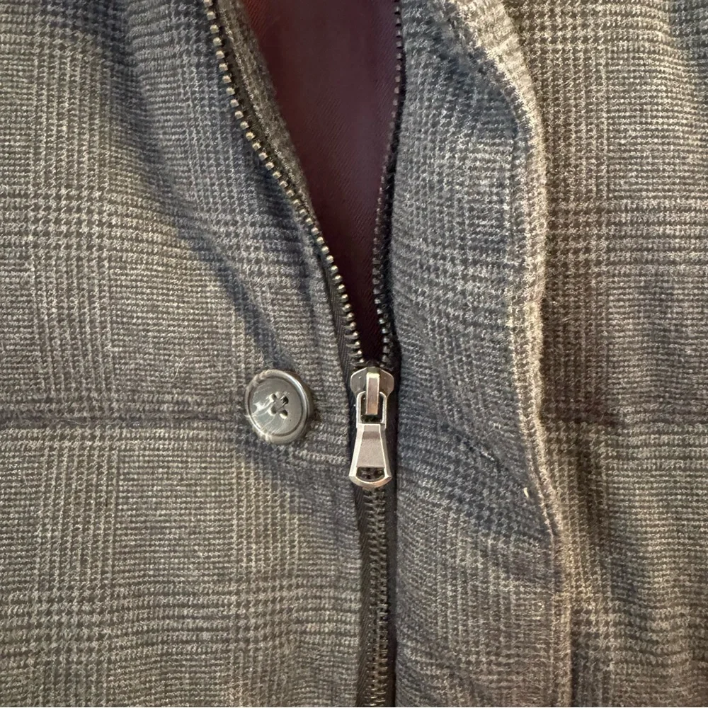 Banana‎ Republic Men's Gray Plaid Puffer Vest. Size Medium